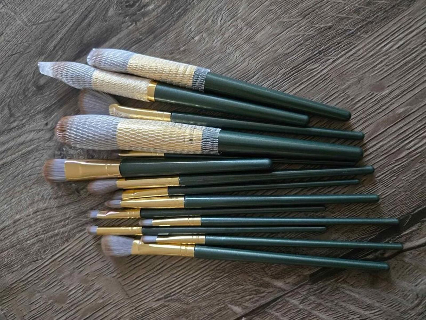 Luxurious 14pcs Makeup Brush Set - Plush