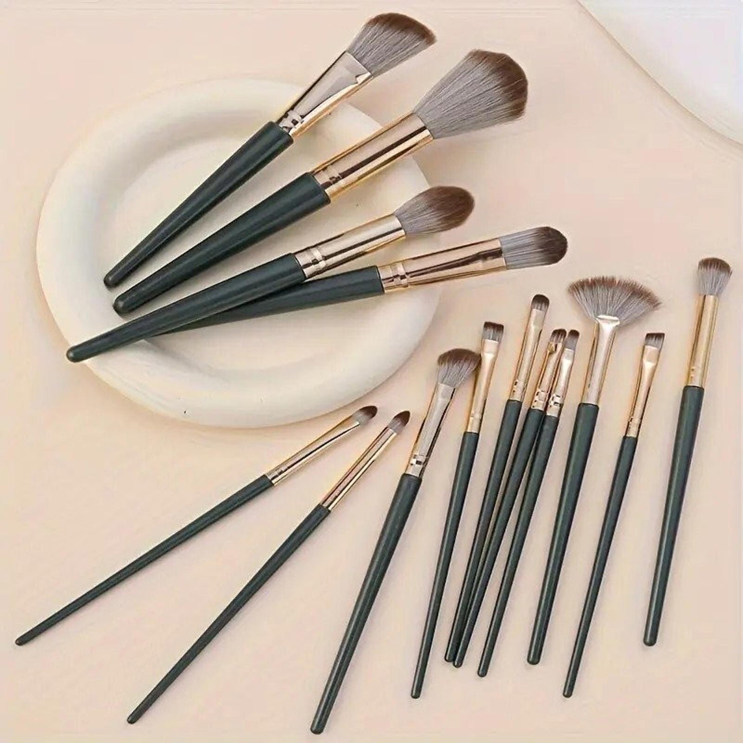 Luxurious 14pcs Makeup Brush Set - Plush