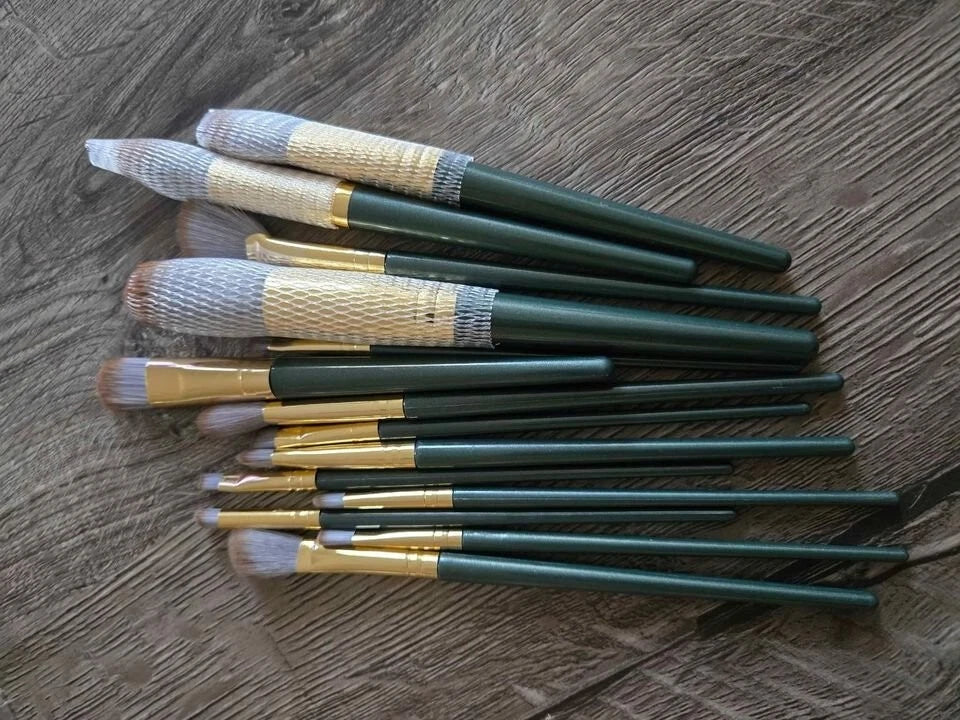Luxurious 14pcs Makeup Brush Set - Plush